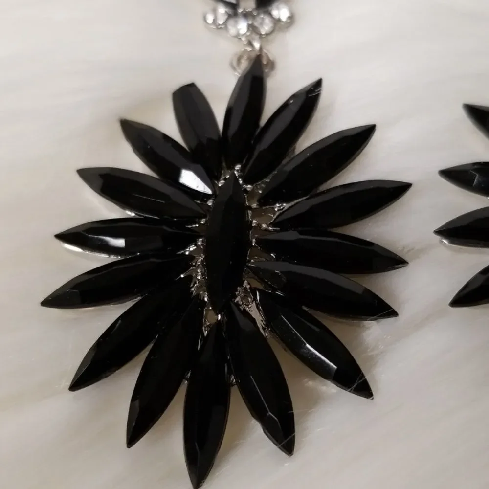 Black Onyx Looking Earrings - Picture 6 of 8